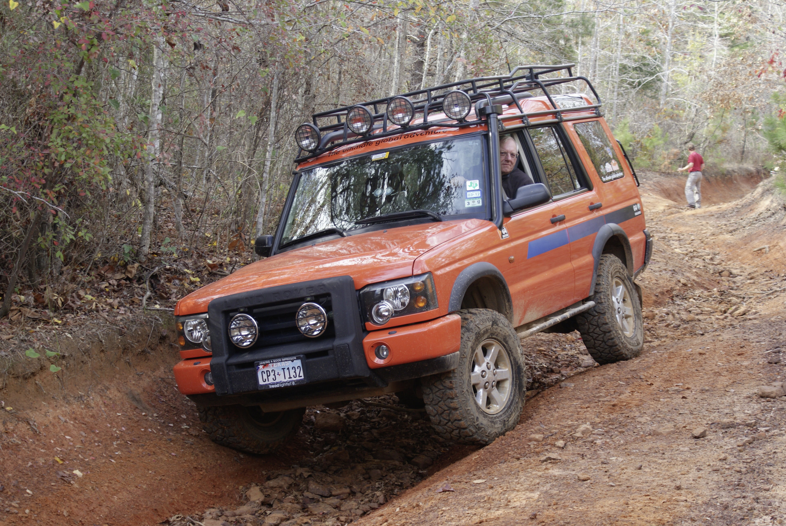 Проблемы дискавери. Ленд Ровер Дискавери 2. Land Rover Discovery 1 Offroad. Дискавери 1 тюнинг. Ленд Ровер Дискавери 1 тюнинг.