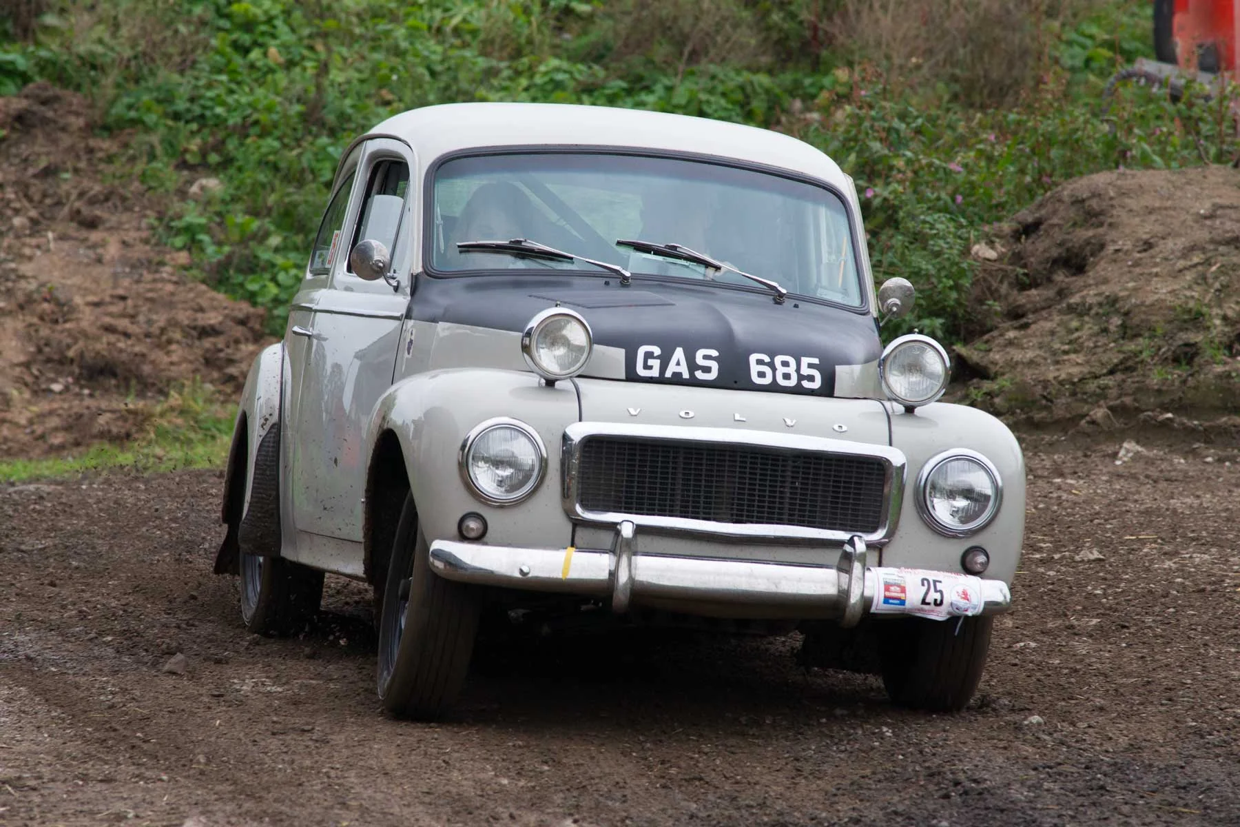 Rob & Amy Henchoz, Volvo PV544