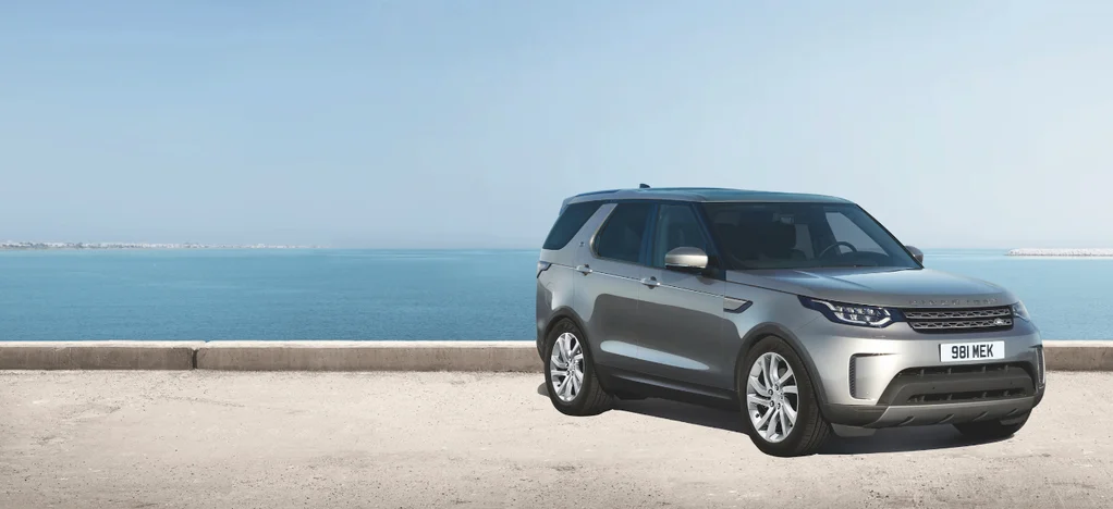 Corris Grey is one of four colours available for the Anniversary Edition Discovery 5.
