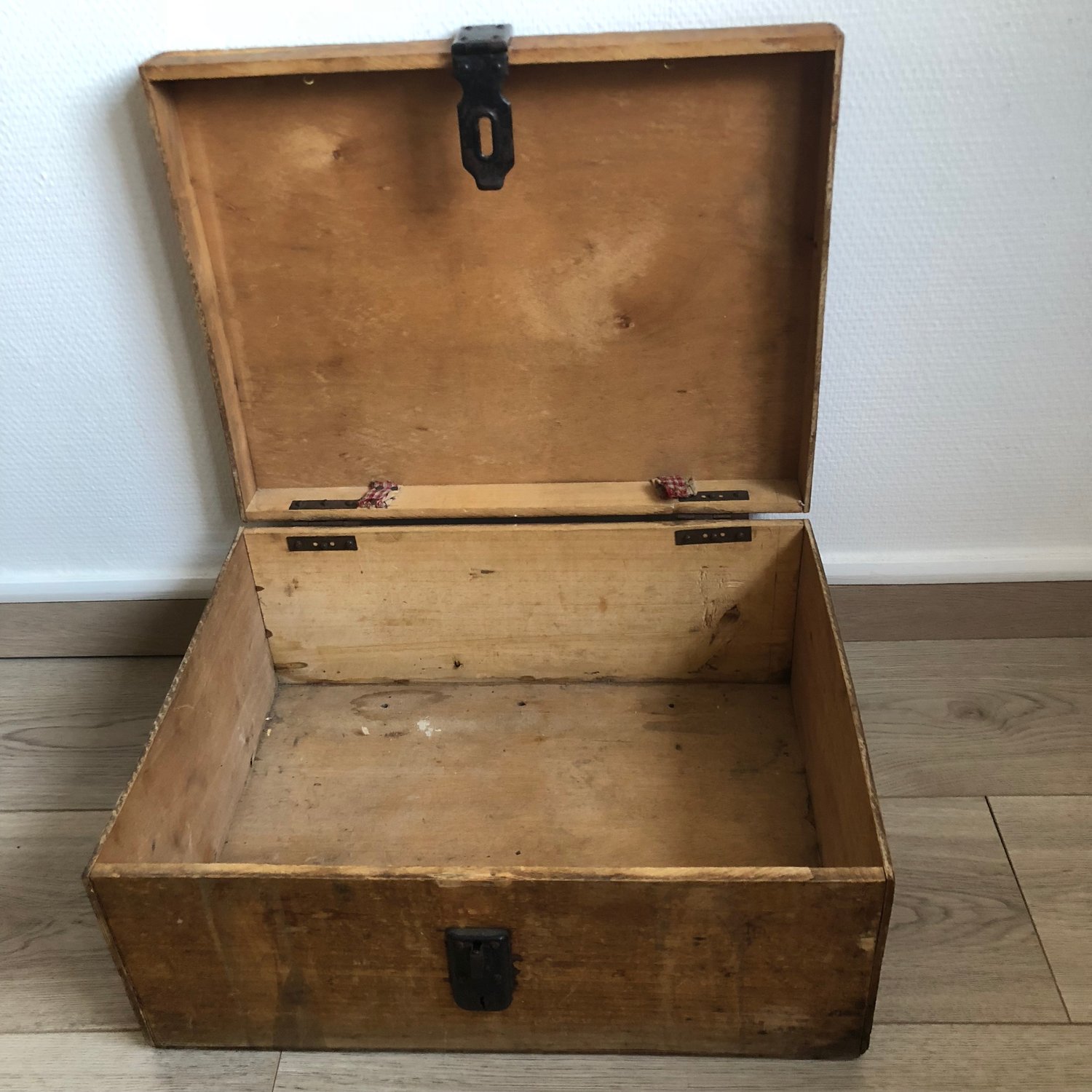 Ancien coffre en bois de rangement vintage coffre à jouets ou chaussures