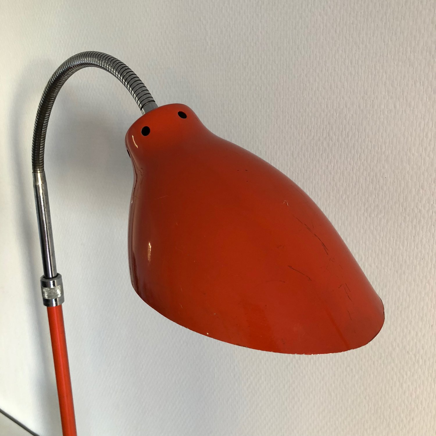 Lampe vintage 1960 d'architecte Luxo L1 orange - 80 cm — Jolie Vieillerie