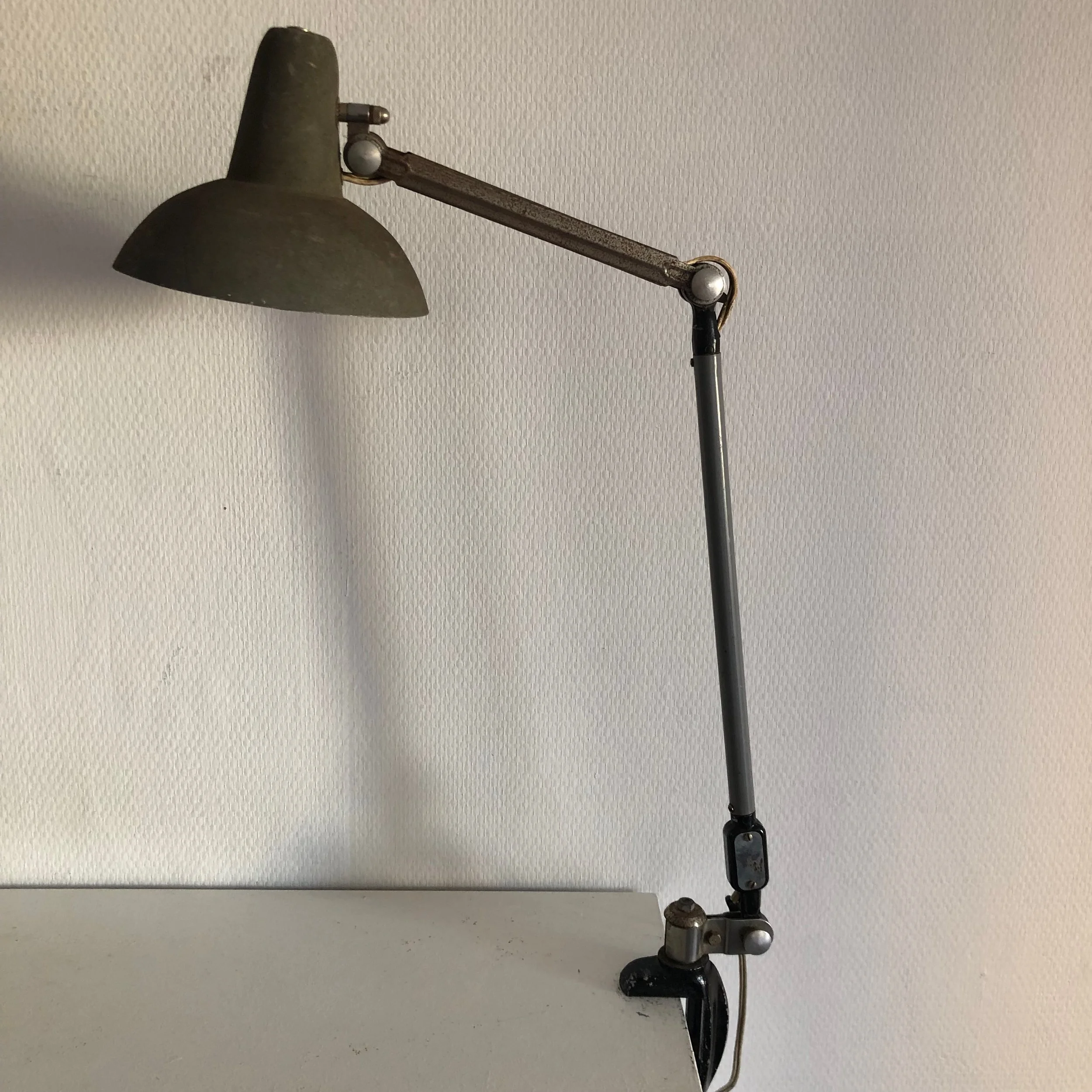 Lampe vintage lampe industrielle déco vintage lampe d’usine lampe rétro super chrome lampe articulée lampe Jieldé lampe jumo lampe 1960 lampe 1960 lampe ancienne lampe française.jpeg