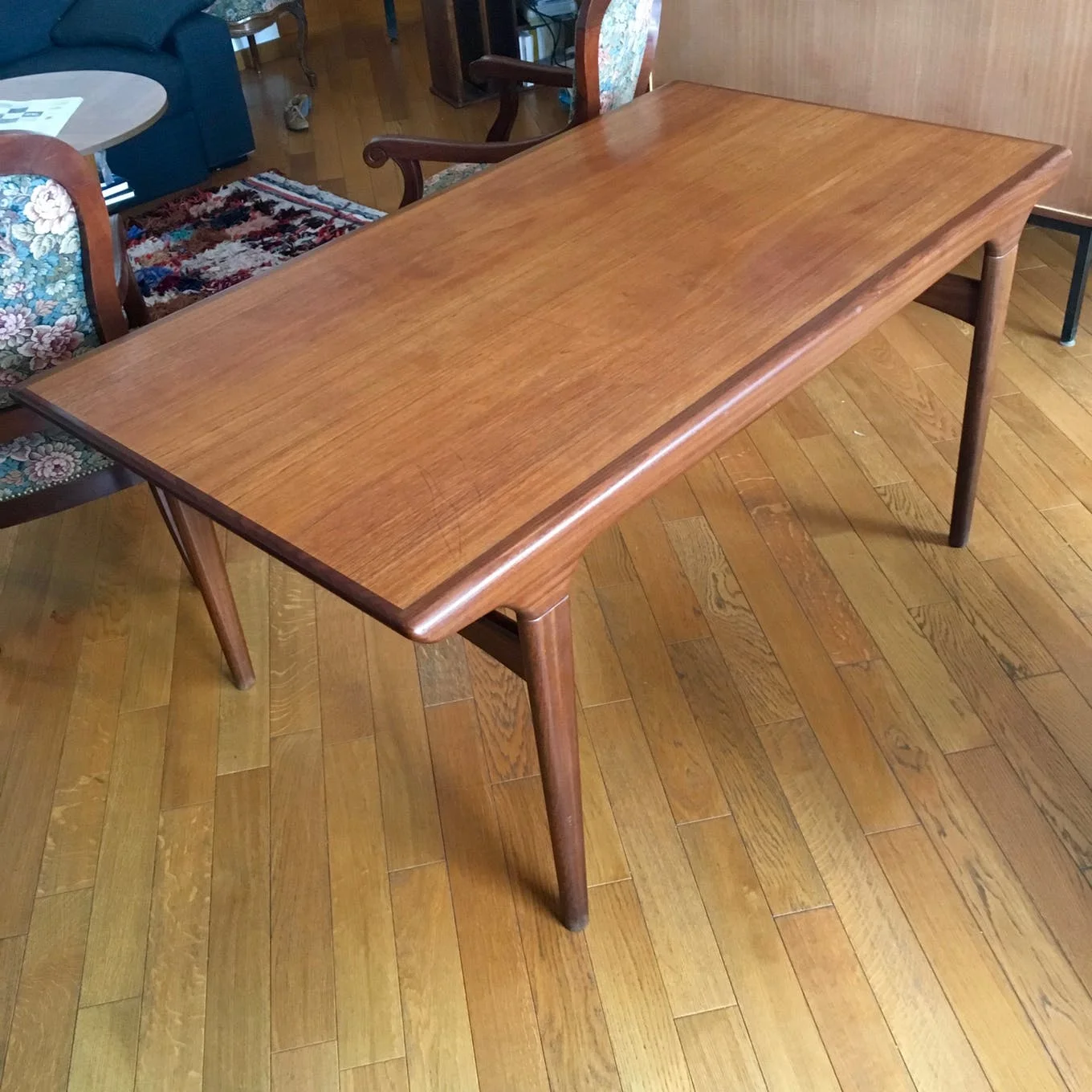 Table vintage Table design Uldum Mobelfabrik Samcom Danemark Table scandinave Johannes Andersen Table en teck table palissandre table salle à manger table rallonge design scandinave 1.jpg