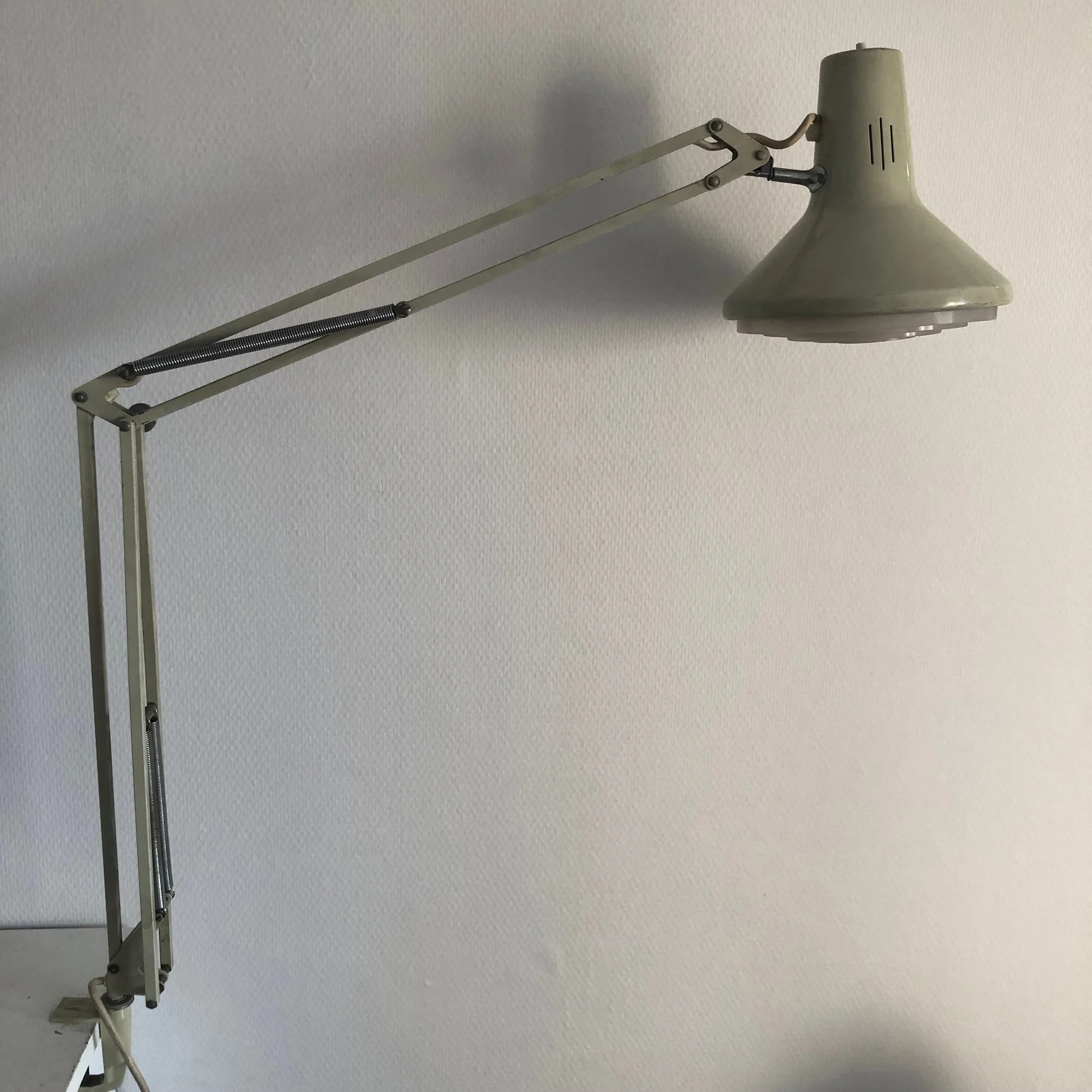 Lampe vintage lampe articulée lampe d’architecte vintage lampe Luxo lampe rétro Luxo L1 Jac Jacobsen lampe 1950 lampe 1960 lampe ancienne lampe Jacobsen lampe design lamep Pixar 2.jpeg