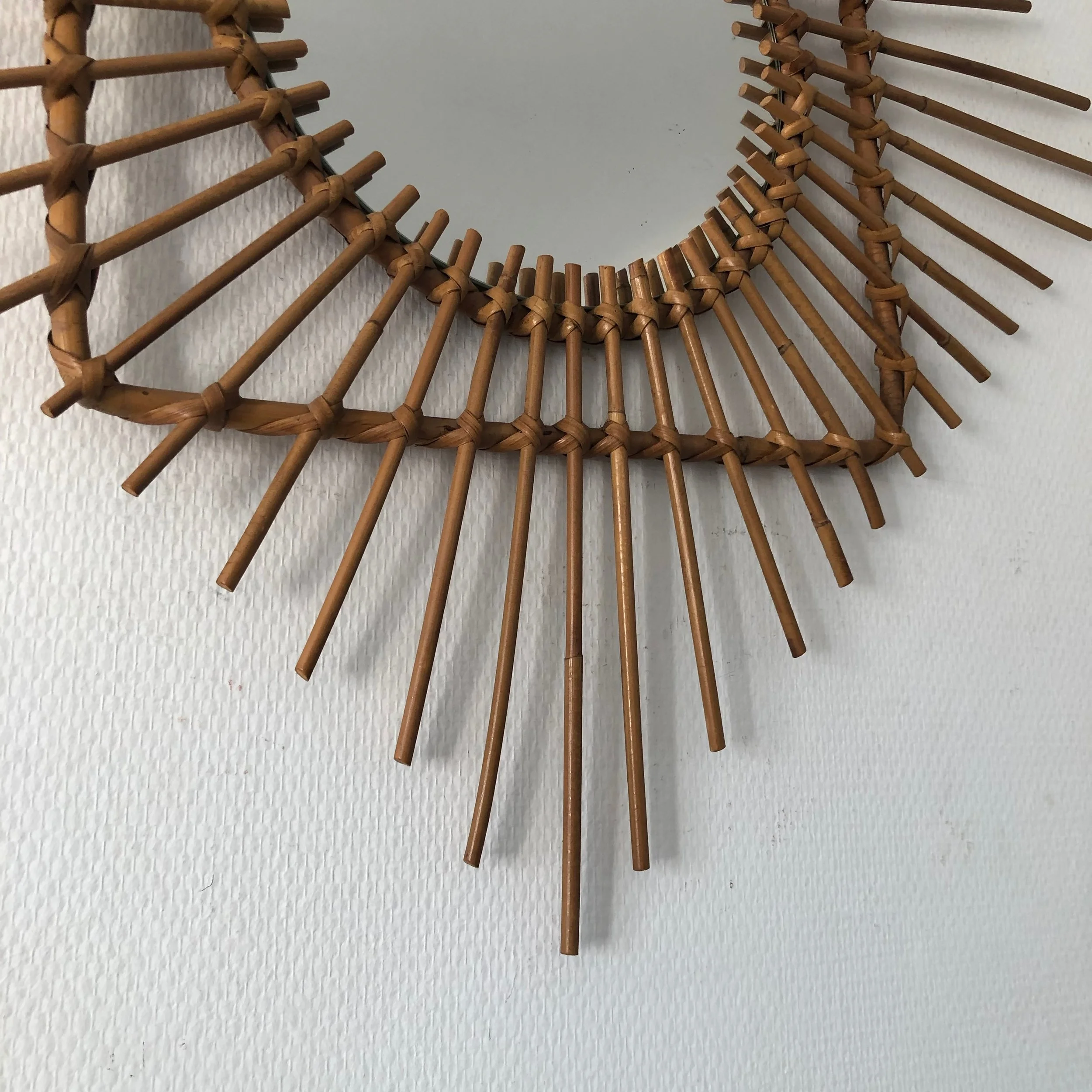 Miroir soleil miroir rotin miroir vintage miroir rétro miroir osier miroir français miroir fleur miroir 1960 miroir bambou 5.jpeg