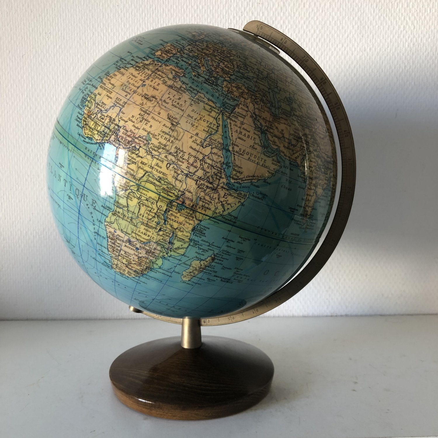 Grand globe terrestre allemand Colomb 39cm vintage 1960 — Jolie Vieillerie