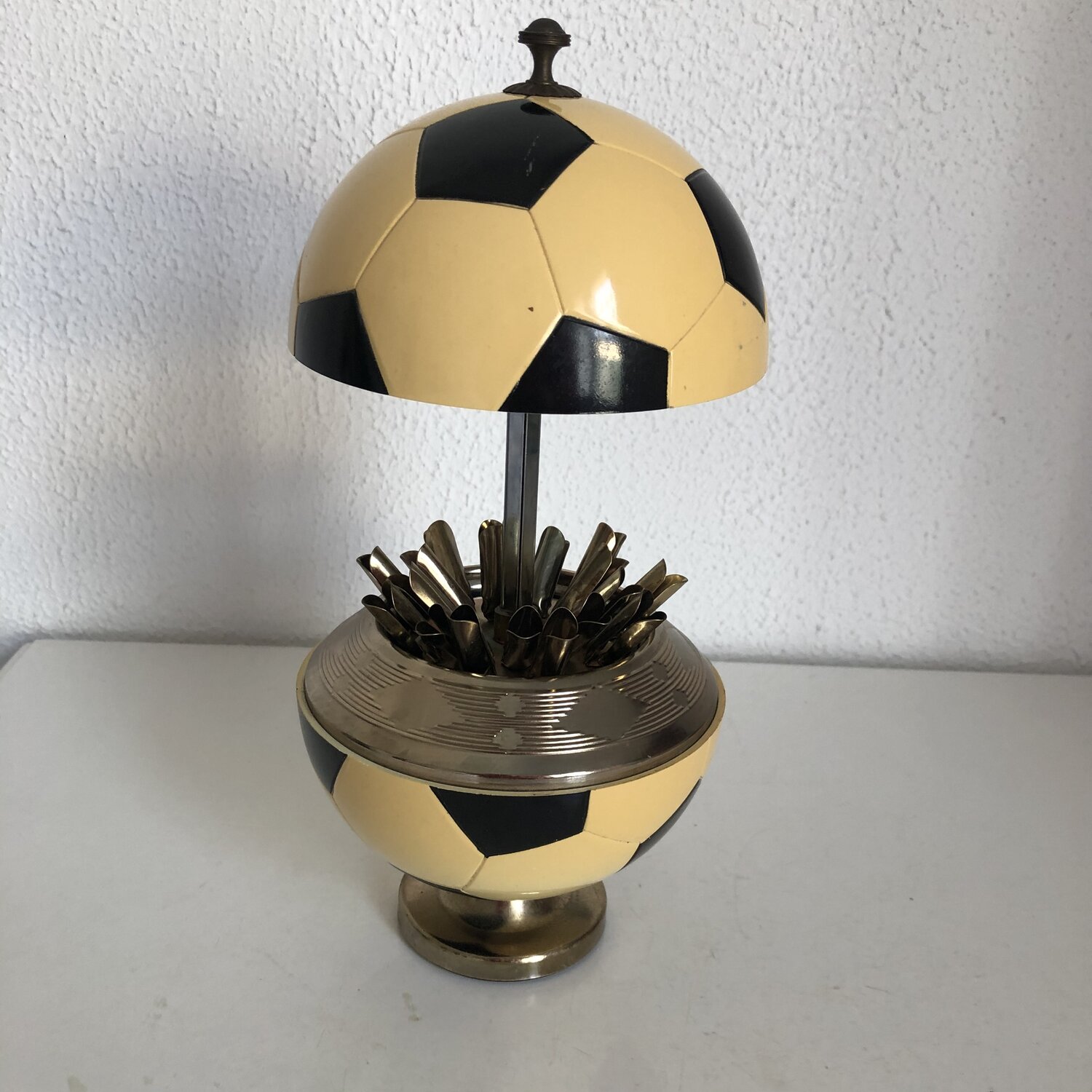 Porte-cigarettes vintage 1960 ballon football boîte japon - 15 cm — Jolie  Vieillerie