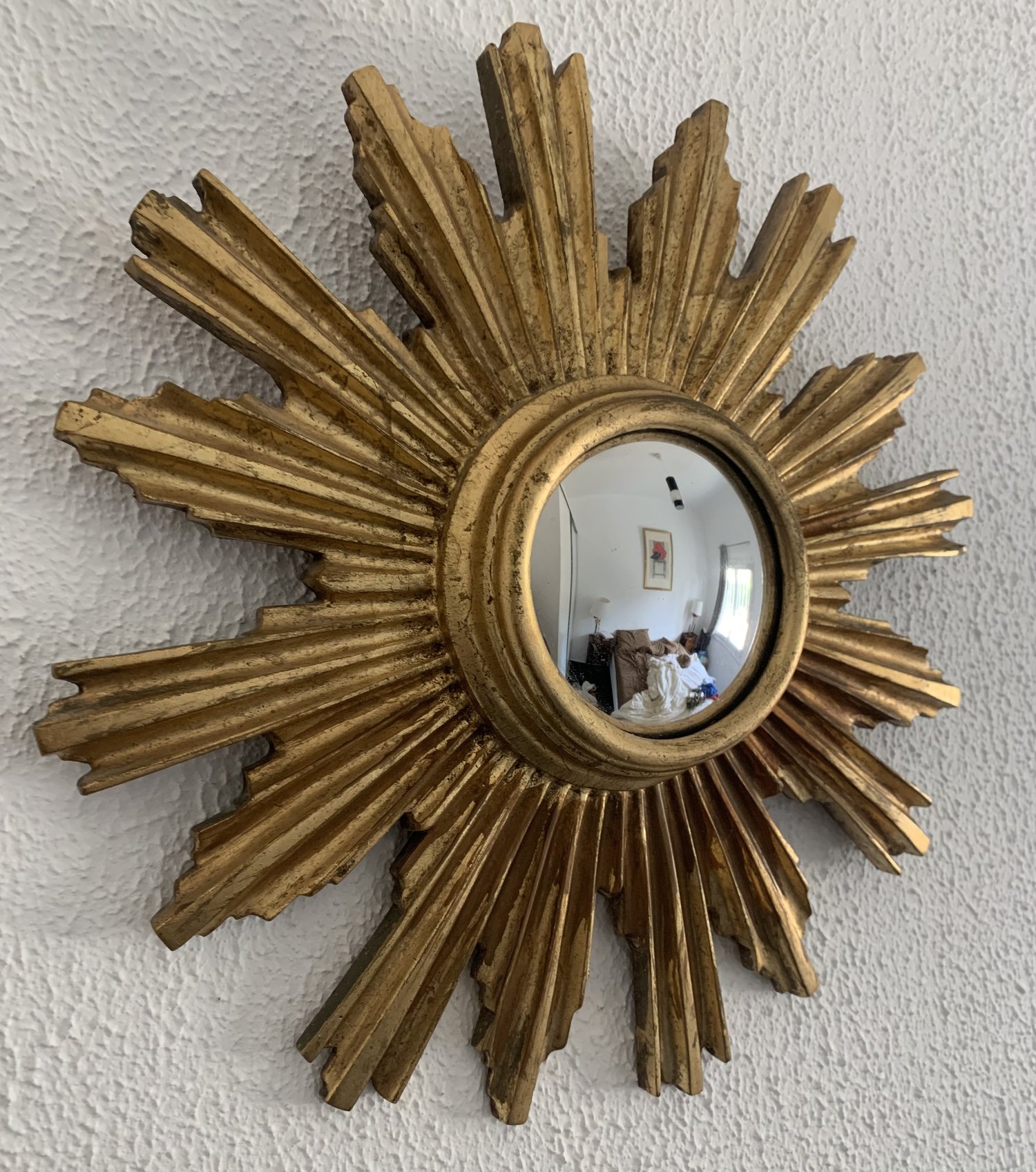 Miroir convexe en résine dorée - 1960