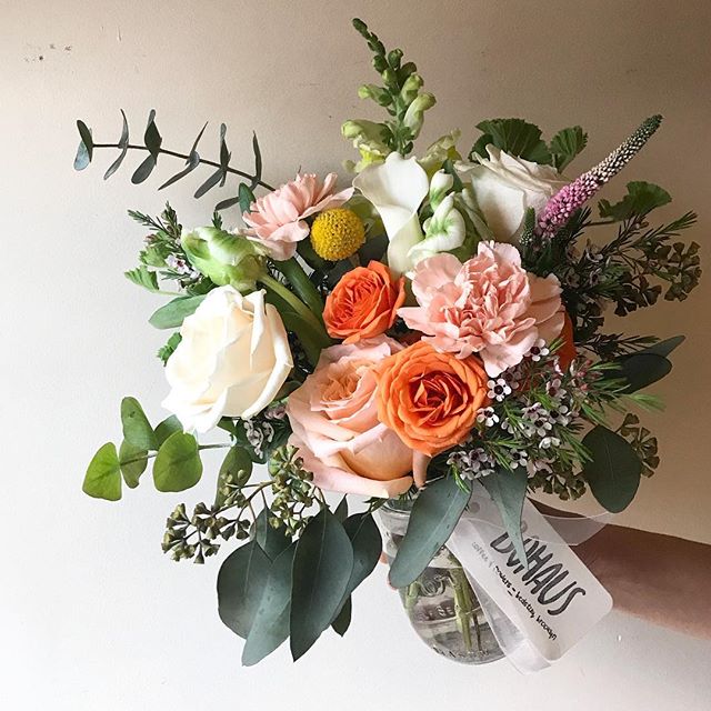 ...obviously, we canโt get enough of these #orange #sprayroses lookinโ like #fruitloops โ๏ธ๐โ๏ธ #happysaturday, beautiful ppl!