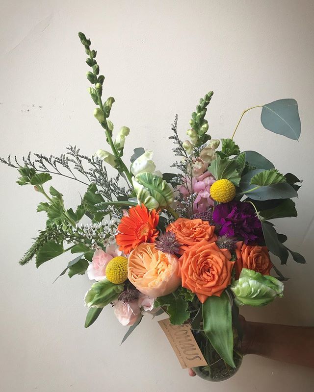 oh, nothing to see here...just the #tallest #snapdragon everrrrrr and our unhealthy #obsession with these #orange #sprayroses ๐ฆ๐ฐ๐ฆ#keepscrolling #jk #weloveyou