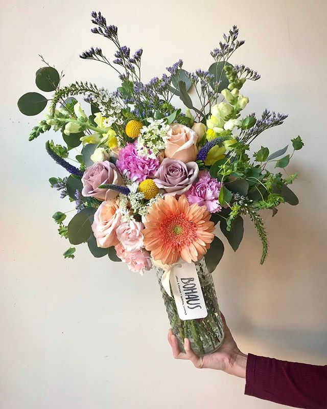 ...a stacked up bunch of #blooms in #hobnailglass all ready for #delivery! ๐๐๐ itโs gonna be a #beautiful #saturday, yaโll! stop in and say *hi*...weโre open til 6.
