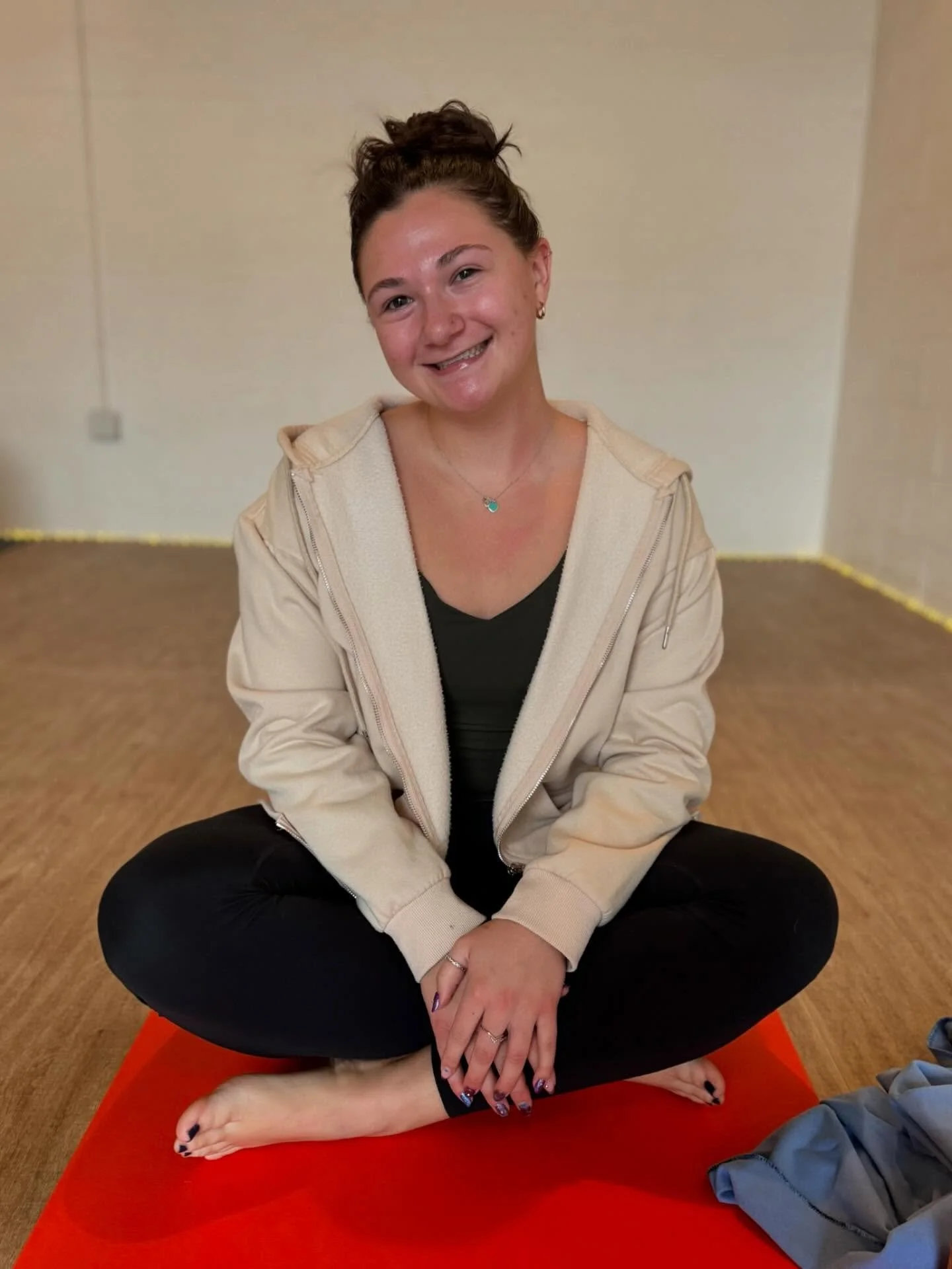 Say hello to one of our amazing members, Haley 👋 Haley recently joined our community and has already noticed the impacts of a consistent practice and space to land! When asked: What initially drew you to Homegrown Power Yoga and what keeps you comin