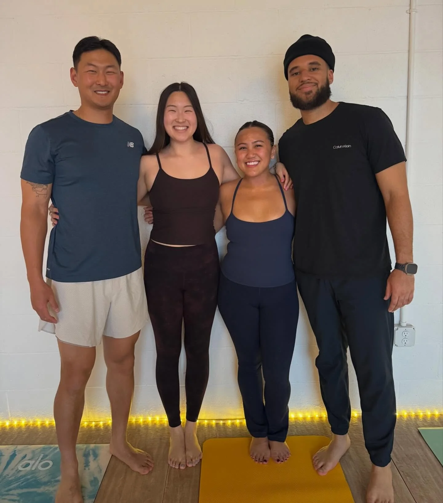 Friends that yoga together 🙌🥳 tag a friend below that you want to practice with ⤵️