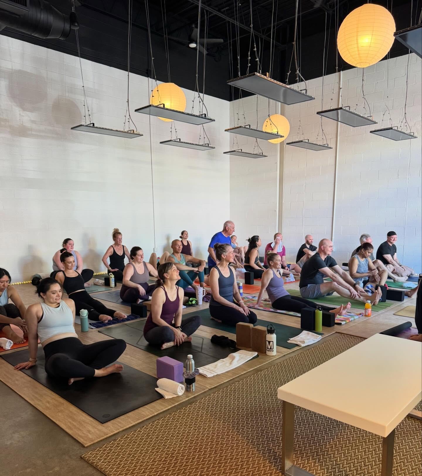 Saturday morning 🙌 and a studio full of growth, connection, and practice 💚 Truly does not get any better!