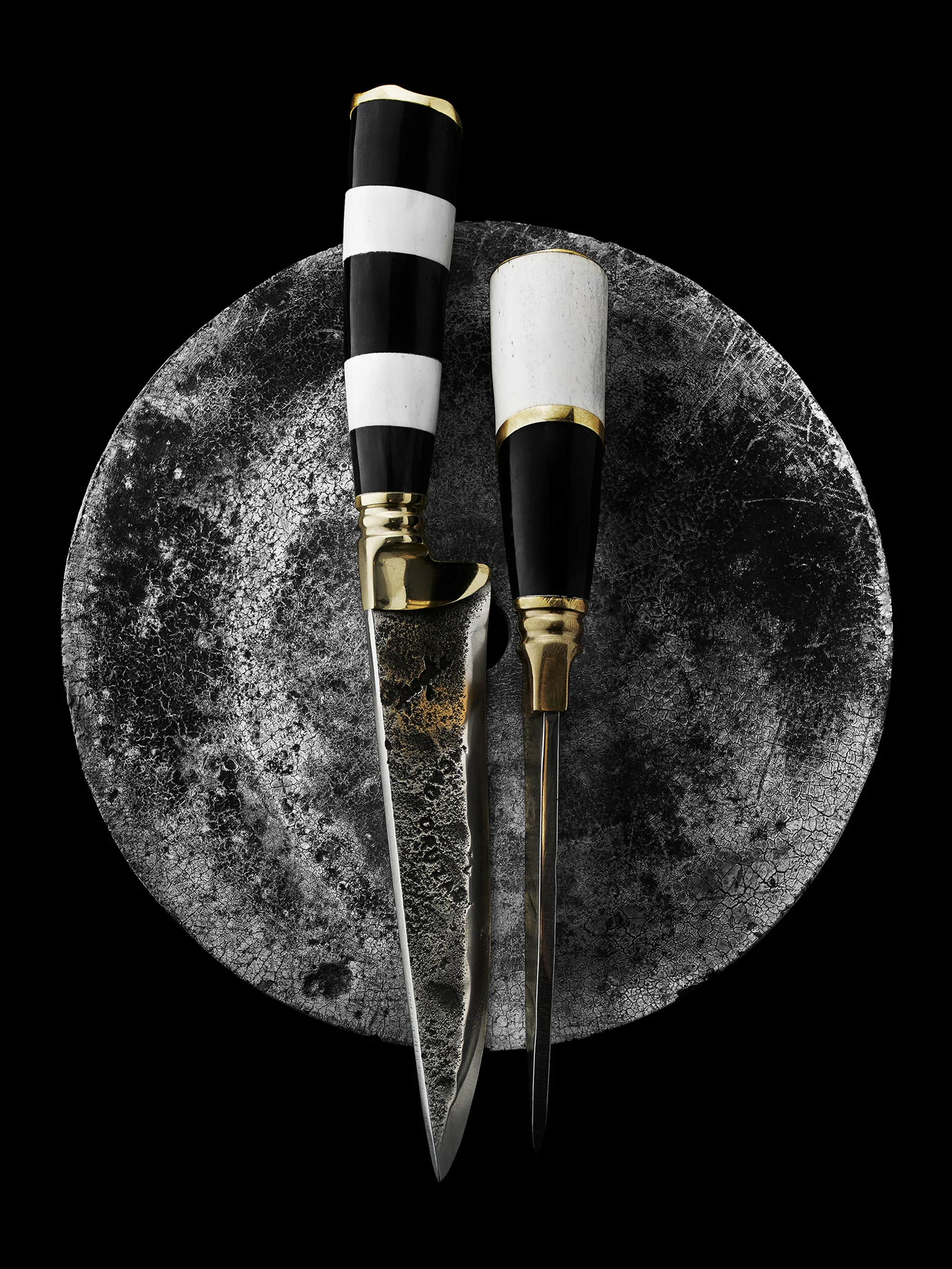 knives-on-black-4.jpg