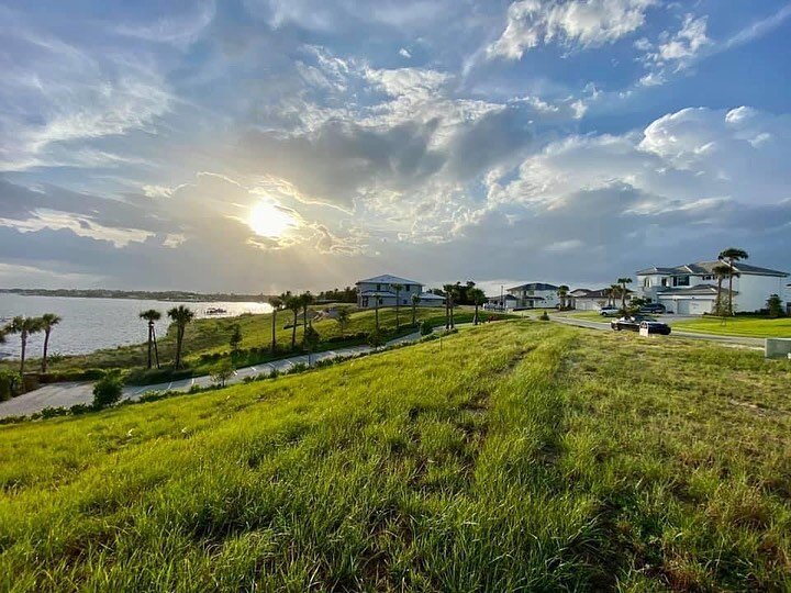 Sold │ Spectacular waterfront lot on the St. Lucie River boasting panoramic views from the bluff. Includes 40&rsquo; boat slip in the desirable gated community of @langfordlandings in Jensen Beach. For waterfront showings or inquiries, call The Palm 