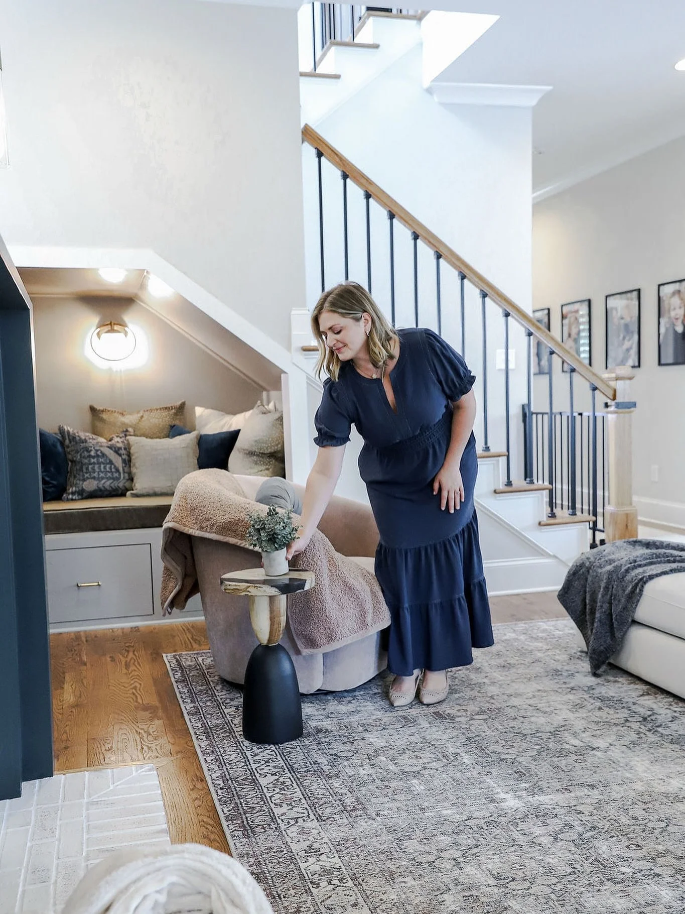 The secret to keeping a space grounded is all about greenery. 💚 Whether you want live plants for clean air or faux plants for easy maintenance, they can completely change the feeling inside a home. 

For low light plants, my favorites are Pothos and