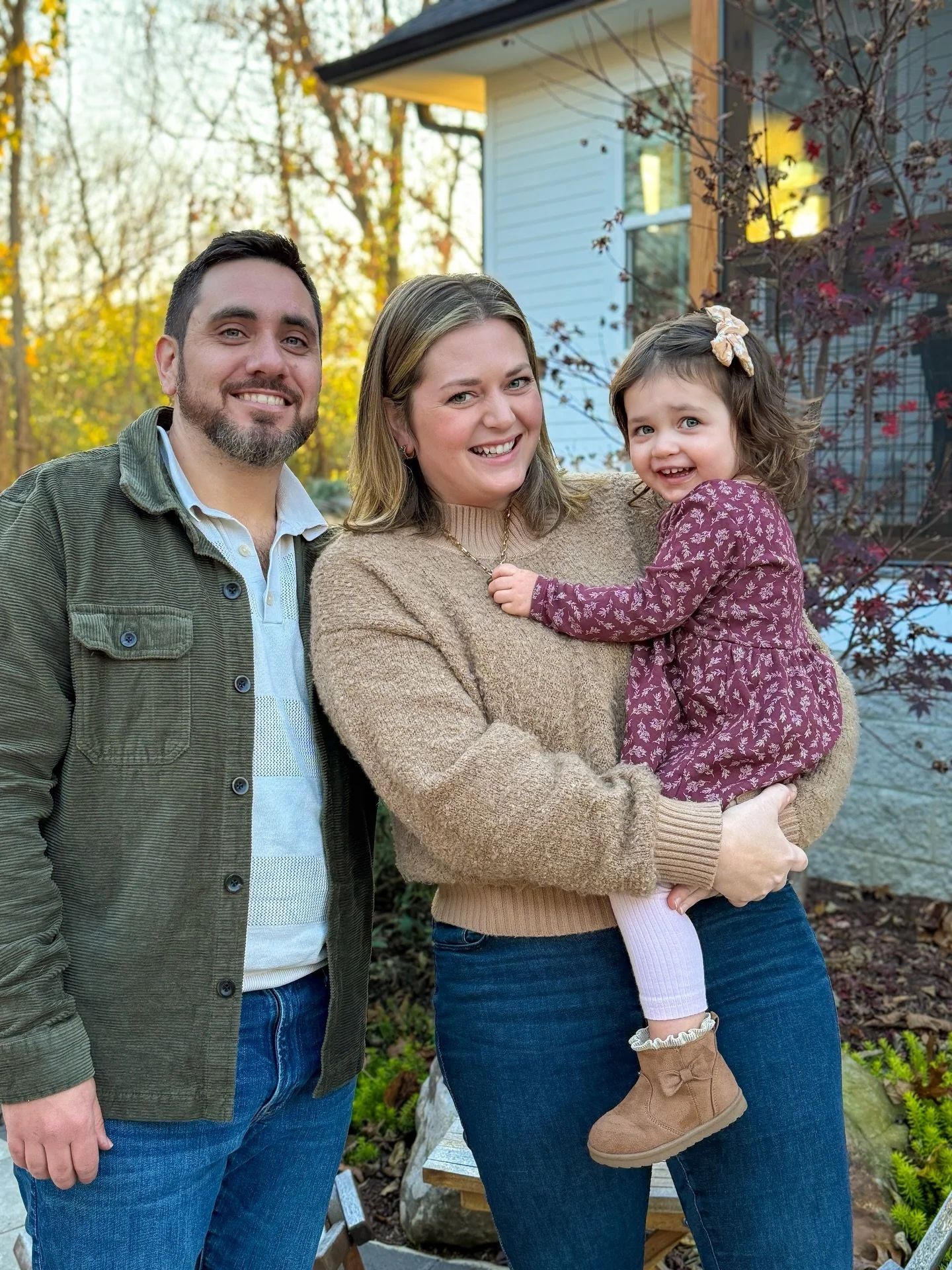 Happy Thanksgiving from our family to yours! 💕We have so much to be grateful for. Wishing you a lovely holiday. 🍁