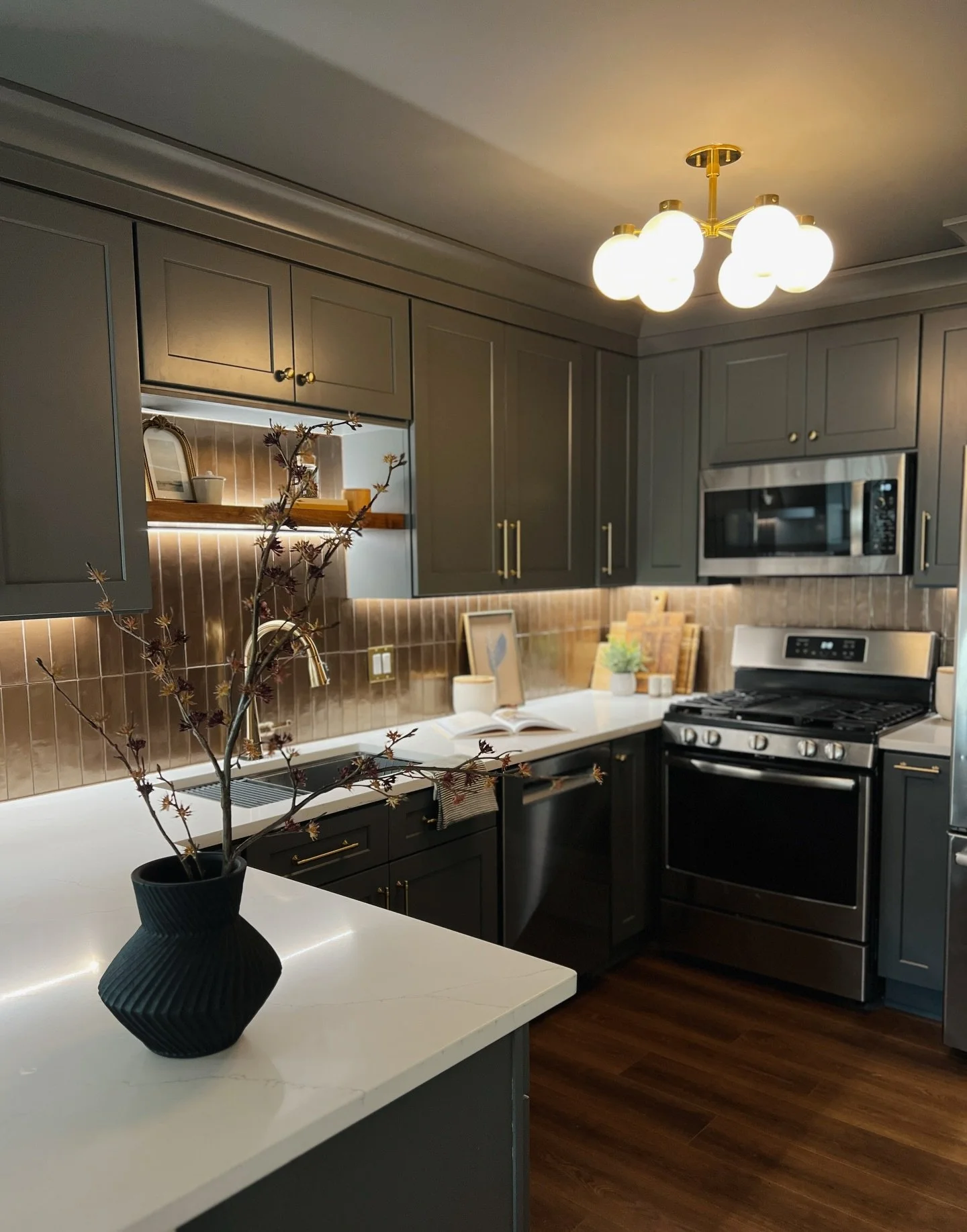 Such a dreamy kitchen. 💫 We were able to add elegance in two ways. 

1️⃣ Getting custom paint colors on cabinets can be expensive, so we color drenched the ceiling to match the chosen stock color of the cabinets. This created a refined feel at an af