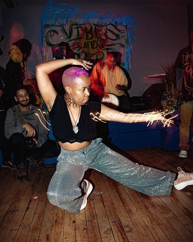 We stan a multifaceted Queen. @shell.spin is a renowned poet, DJ &amp; dance floor alumni 😭 
She shared it all with us! 
How are you celebrating women this month and every day? Feel free to tag a femme and let them know how you feel 🙏🏾
📸: @awilso
