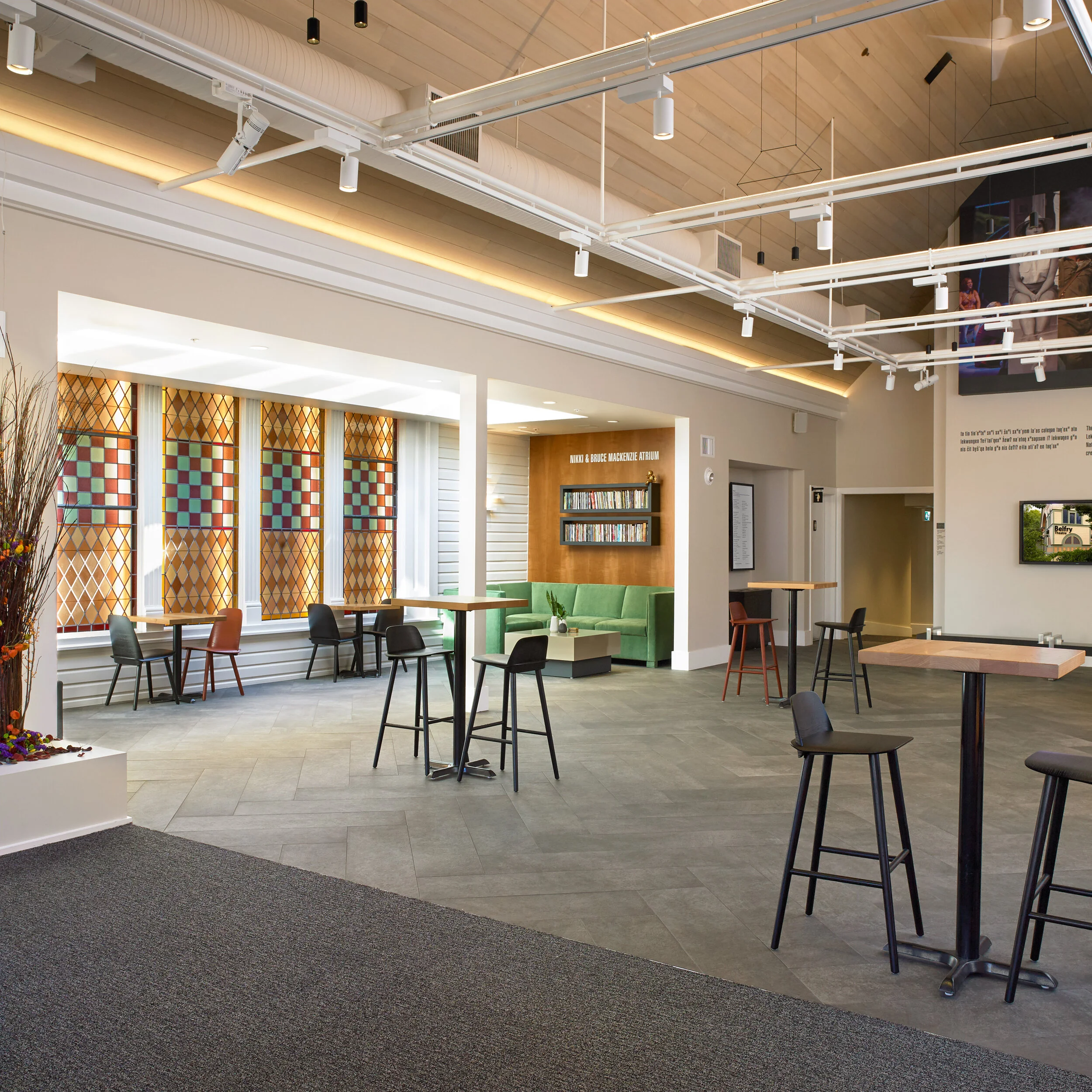 lobby_159229.jpg