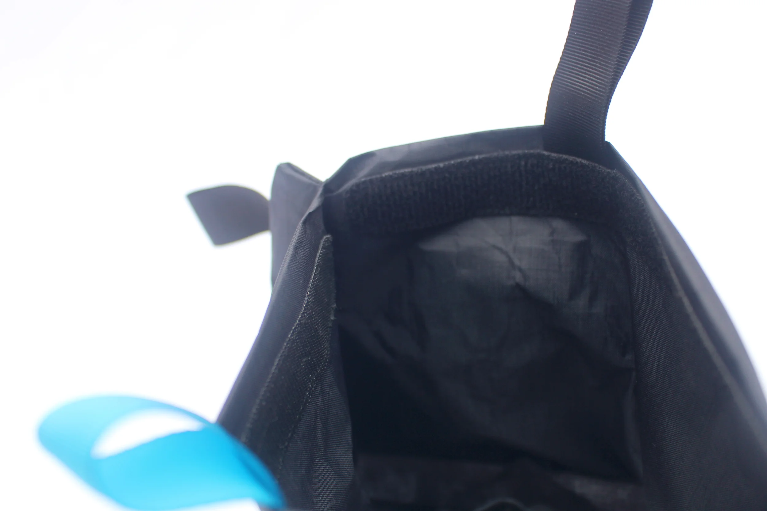 Hawbuck H07 Dyneema Composite Fiber Tripocket Black and Blue 006.jpg