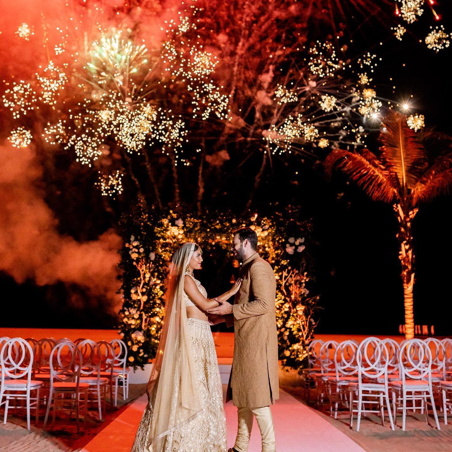 ending with a B A N G - fireworks at the ceremony on the east Cape of Mexico - wow your guests with experiences like never before! 
&hellip;..

thank you to our creative partners at this Cabo destination wedding:
Venue: @fsloscabos
Planner: @palmswed