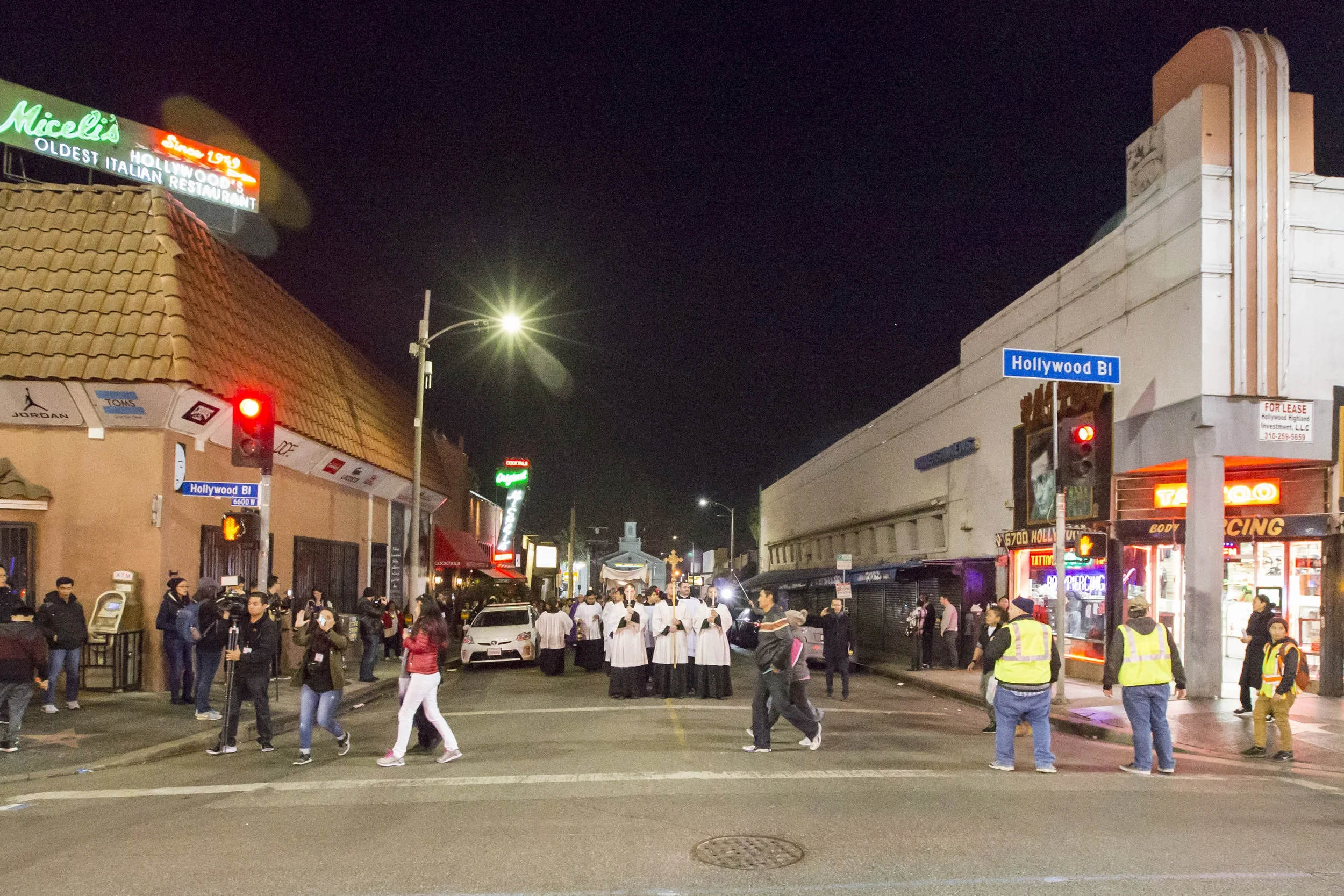 2016.12.03_hollywood_procession8.jpg