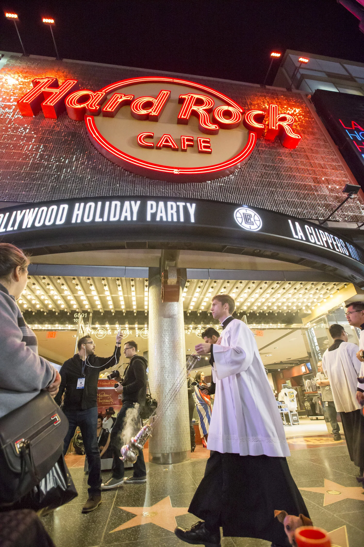 2016.12.03_hollywood_procession31.jpg