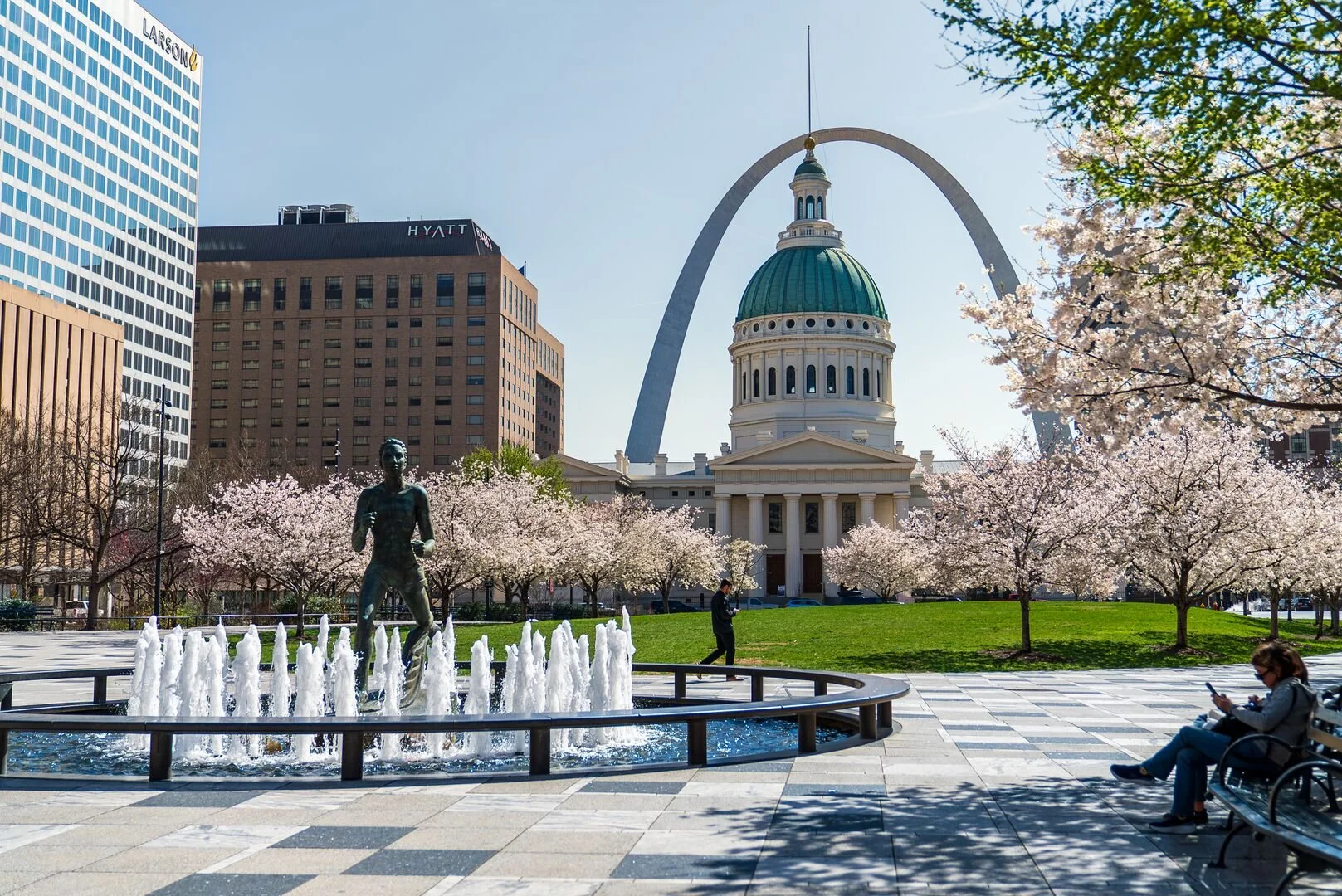 Large-033025_Kiener Plaza and Old Courthouse and Arch-2.jpg