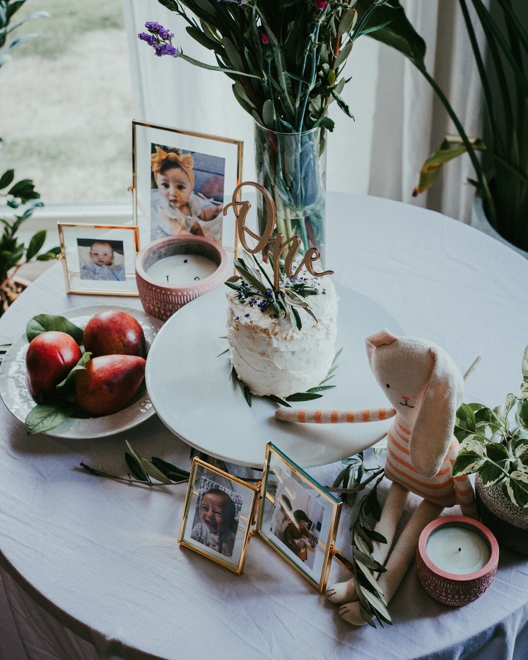 First birthday party/dohl spread! Fun fact: That&rsquo;s a Costco cake we made into a classy smash cake 😂@afk39⠀⠀⠀⠀⠀⠀⠀⠀⠀
 .⠀⠀⠀⠀⠀⠀⠀⠀⠀
.⠀⠀⠀⠀⠀⠀⠀⠀⠀
.⠀⠀⠀⠀⠀⠀⠀⠀⠀
.⠀⠀⠀⠀⠀⠀⠀⠀⠀
.⠀⠀⠀⠀⠀⠀⠀⠀⠀
#nashvillephotographer #lifestylephotography #middletnphotographer #cake