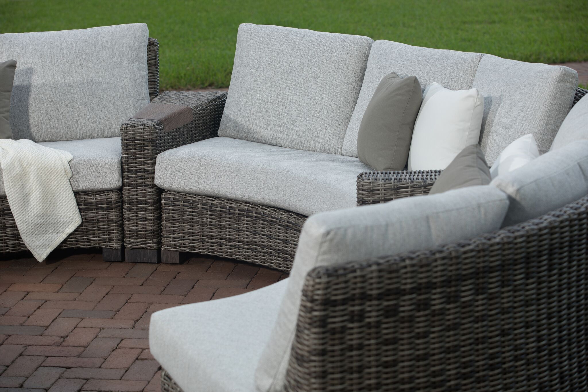 AVALLON CURVED SOFA