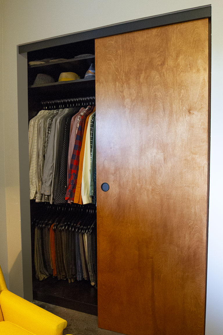 closet_open03.jpg