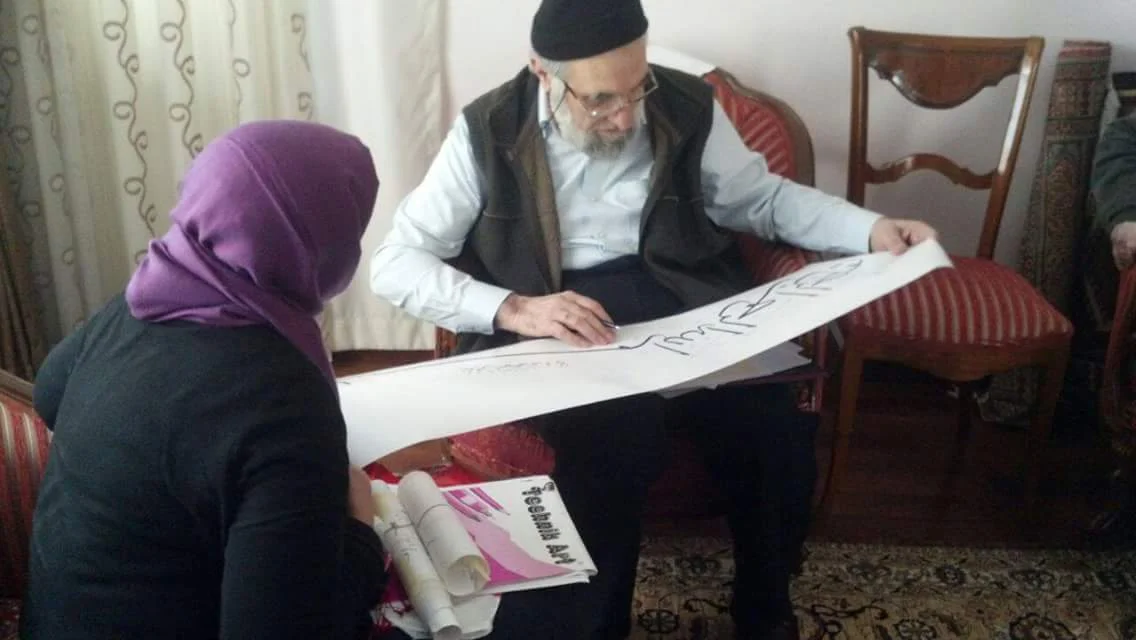 Hasan hoca examining Gulnaz's work