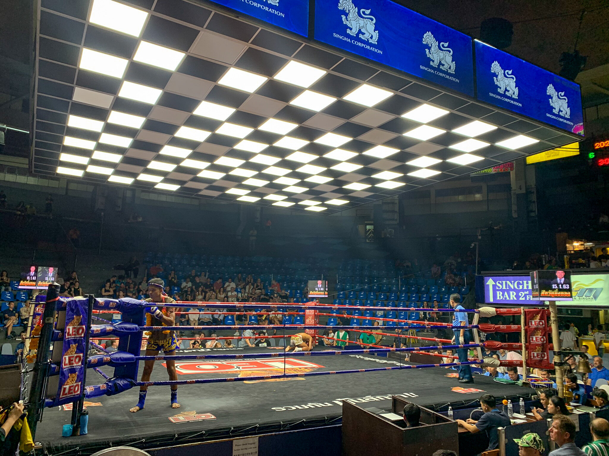 Muay Thai boxing at Rajadamnern Stadium