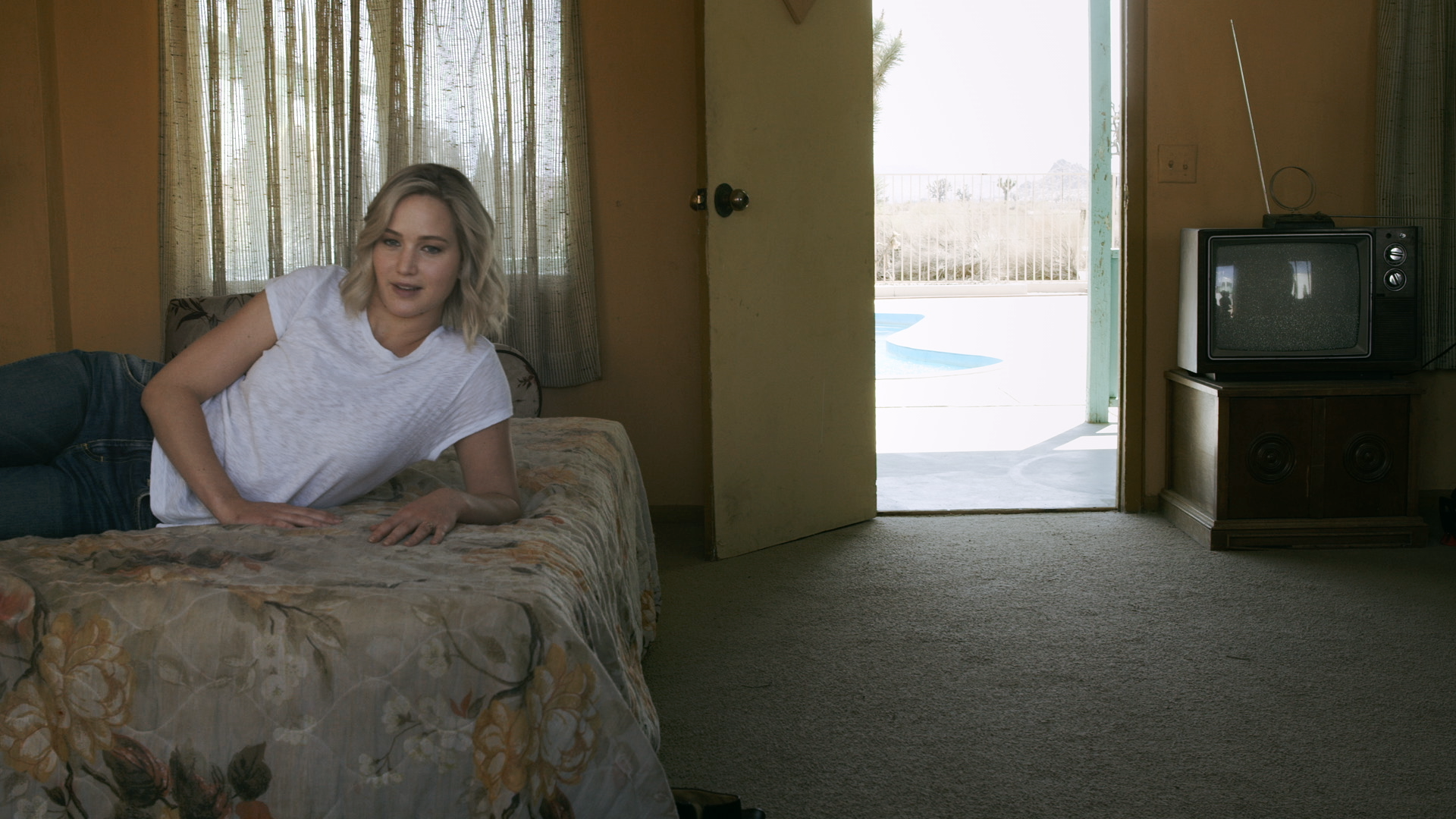 Jennifer Lawrence Nails the Awkward Interview