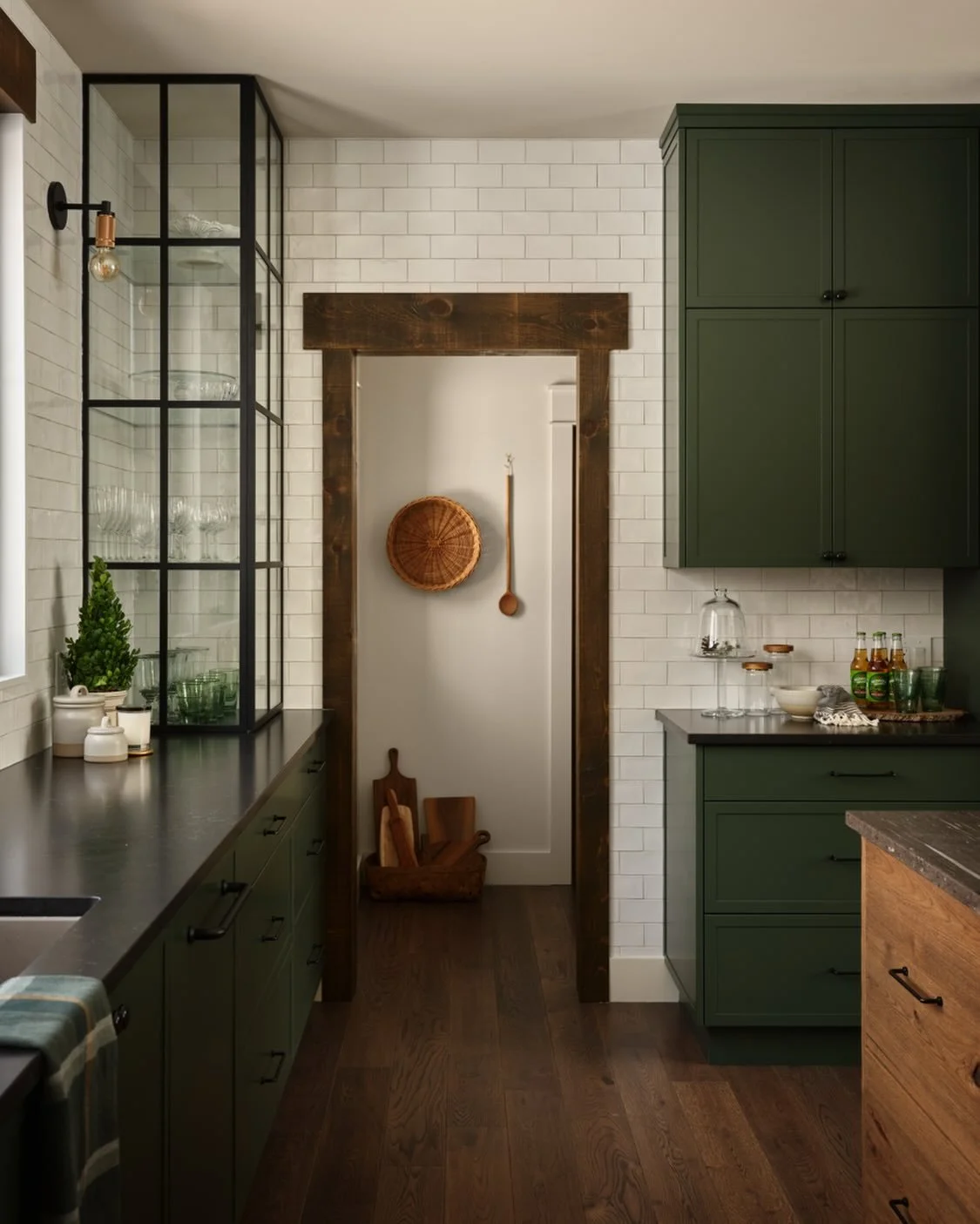 Kitchen views at Project Forest Lake House. 

Architectural and interior design: @neilsondesignstudio 
Build: @kjames_customhomes 
Photography: @kevinbela
