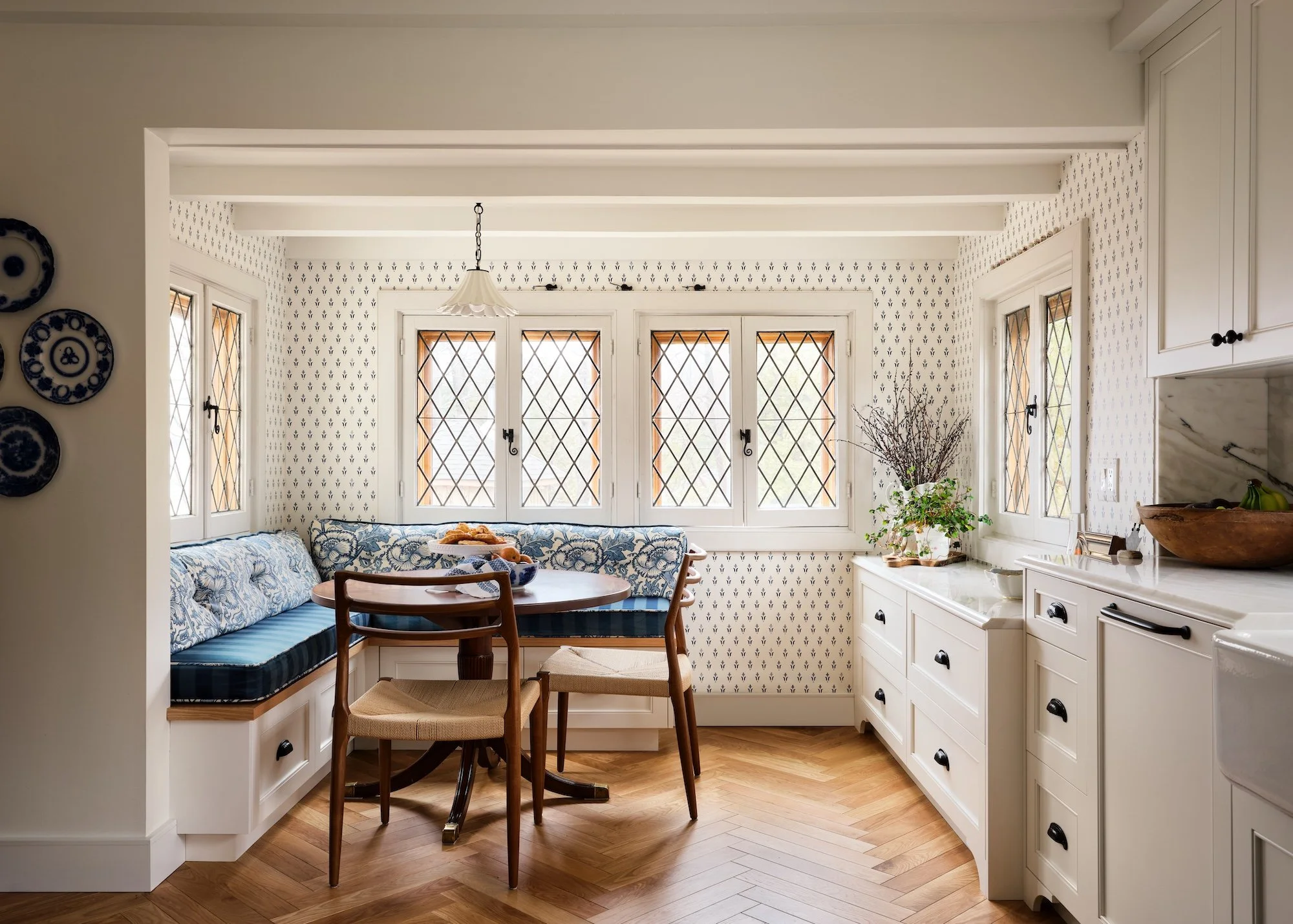 Historic Lakeside cottage leaded glass kitchen dining