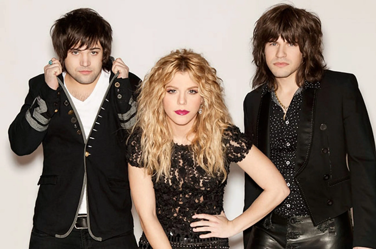 does the band perry still tour
