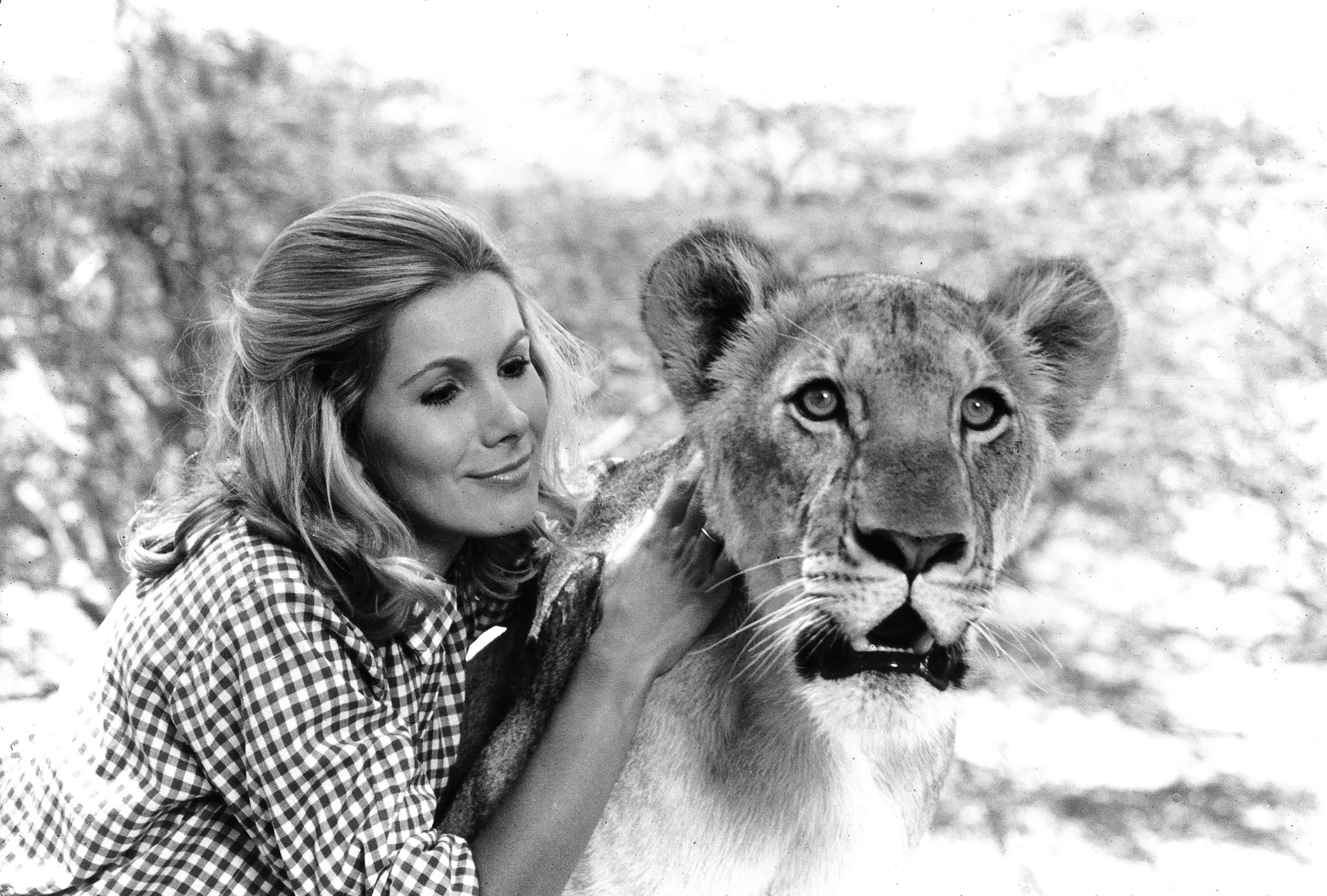 Susan Hampshire and Arusha.jpg