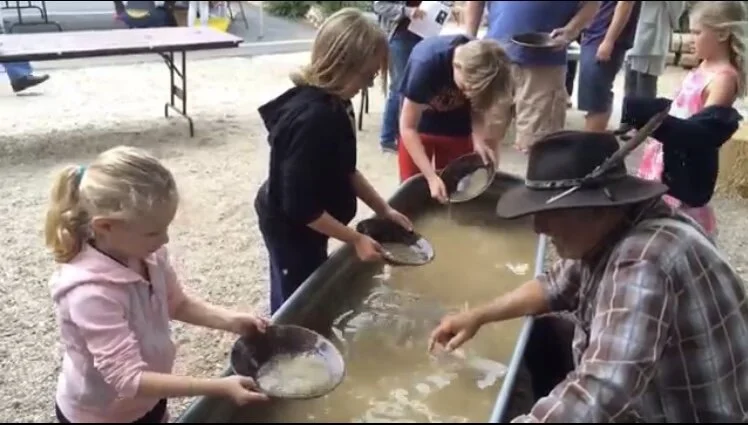 Gold Panning.jpg