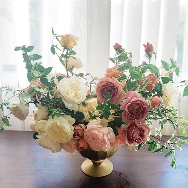 RAFFLE for this beautiful arrangement. 100% of proceeds raised is going to be used for vessels for more centerpiece giveaways.

TO ENTER:
1. Recipient must pick up flowers in San Leandro.
2. One entry is $2 and you can enter as many times as you wish