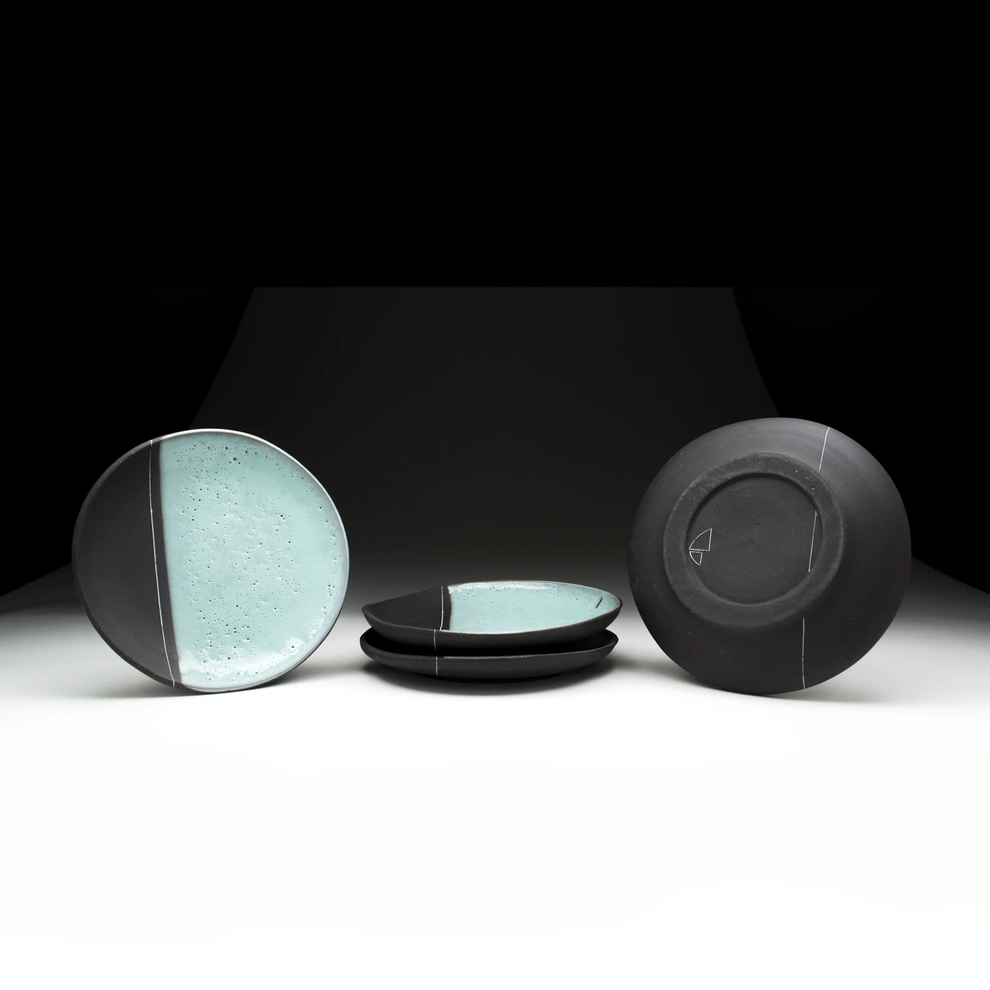 Cirgin.Dinner.4.Plate.Blue.Linen.Side.2.jpg