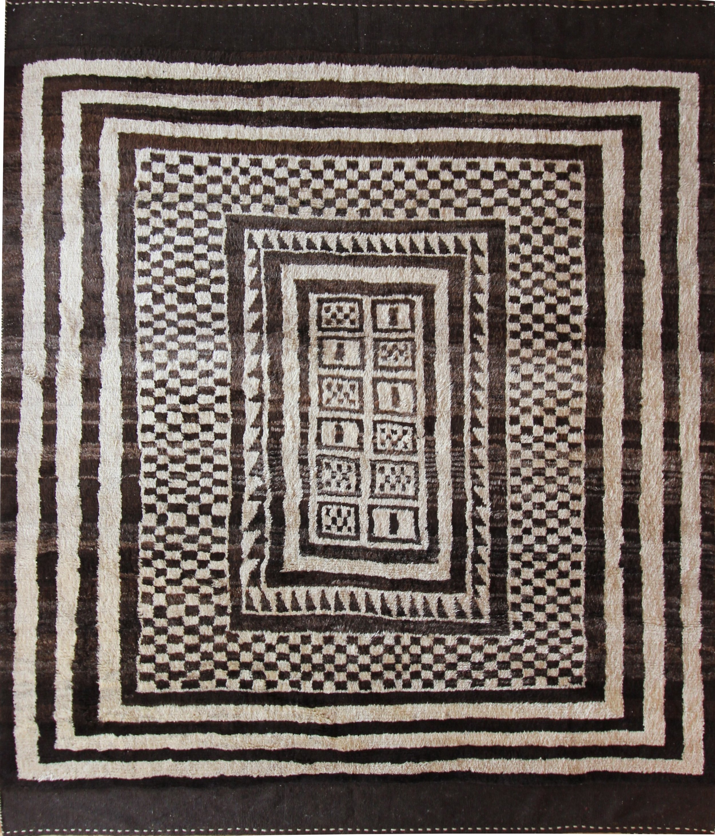 600 Zigorat, 9'11''x11'5''