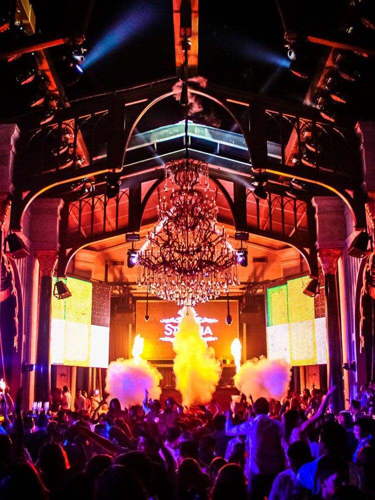 VIP Nightclub Tour - la strana.jpg