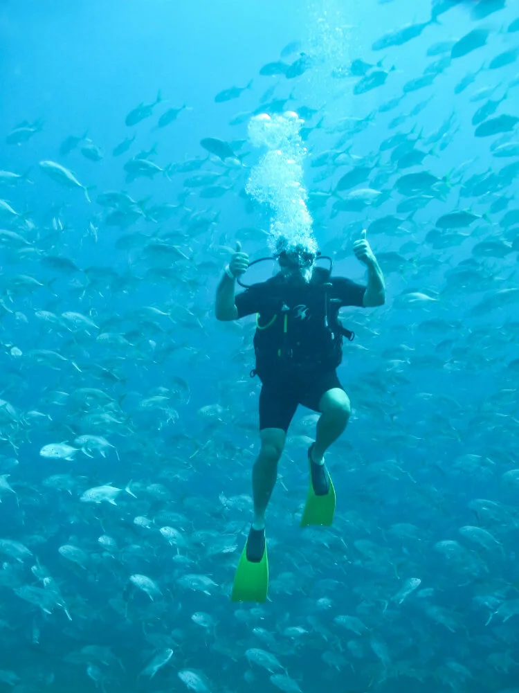 Scuba Diver - thumbs up.jpg