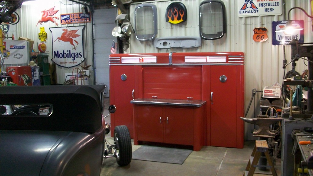 Alemite_Red_garage.jpg