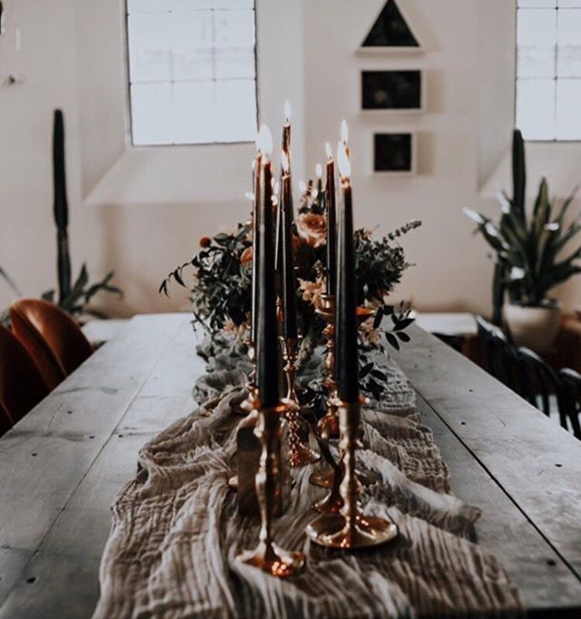 Who says black isn&rsquo;t a wedding color?  My bride yesterday had a moody summer wedding in mind, and damn, did everyone deliver!
.
.
📸@martindalemediagroup 💒 @auctionhousemarket 💐 @fatcatflowers 🎠 @crescentboundevents .
.
.
.
#neworleansweddin