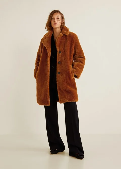 This coat by Mango can be admired and bought here .