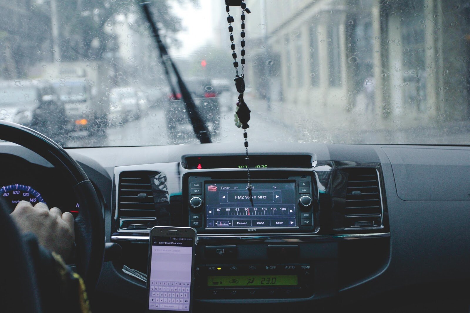photo-of-person-driving-car-while-raining-1024241.jpg